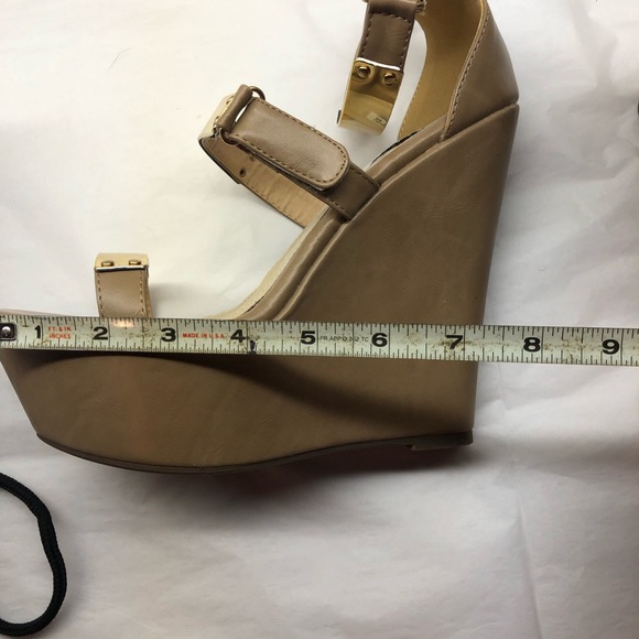 KAYLEEN By Los Angeles Women's size 10 taupe/beige with gold plates 5” Wedges - Picture 6 of 16